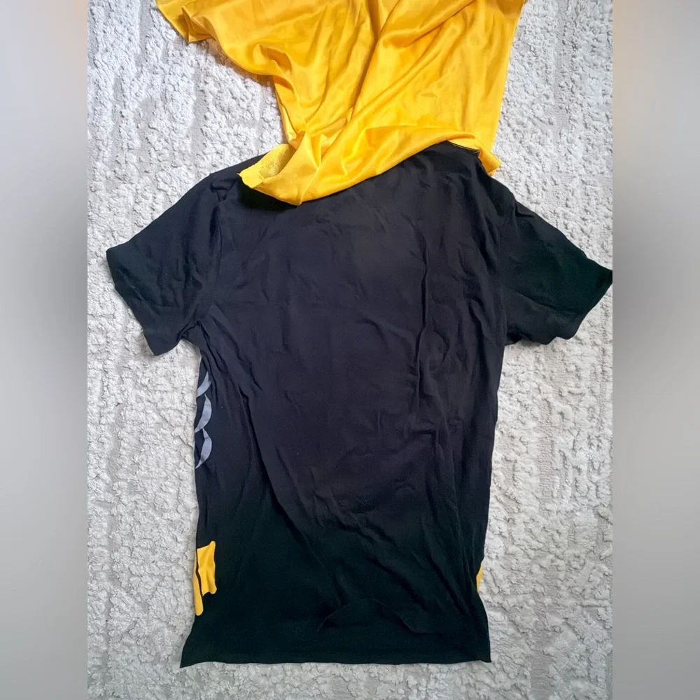 DC Batman Black Lightweight Logo T Shirt with Yellow Velcro Detachable Cape S - Picture 5 of 5